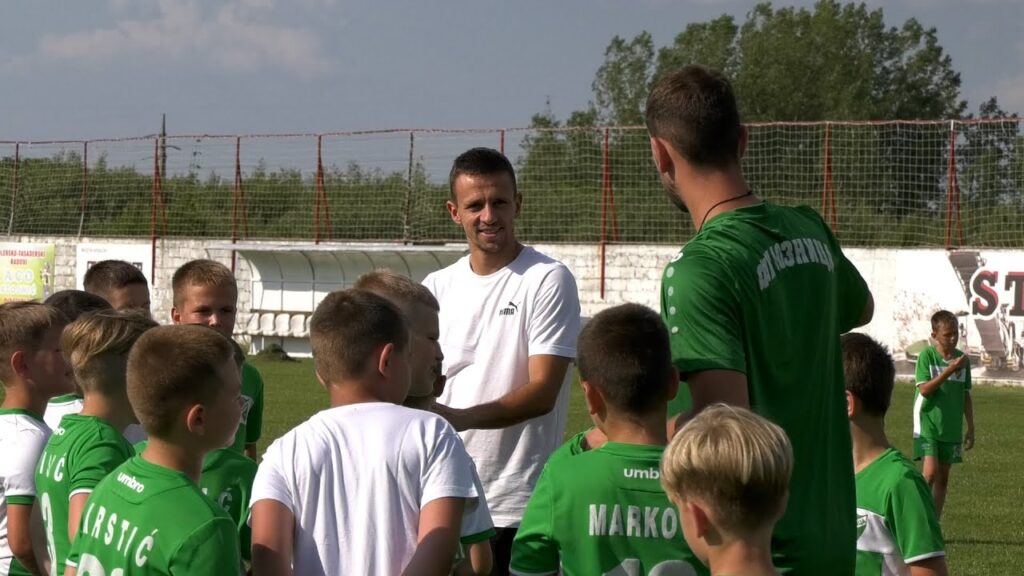 Nemanja Maksimović posetio školu fudbala FK Loznica
