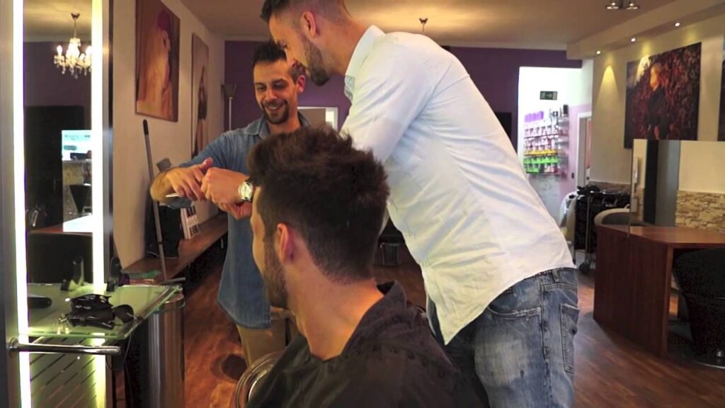 Gjasula und Maierhofer beim Frisör