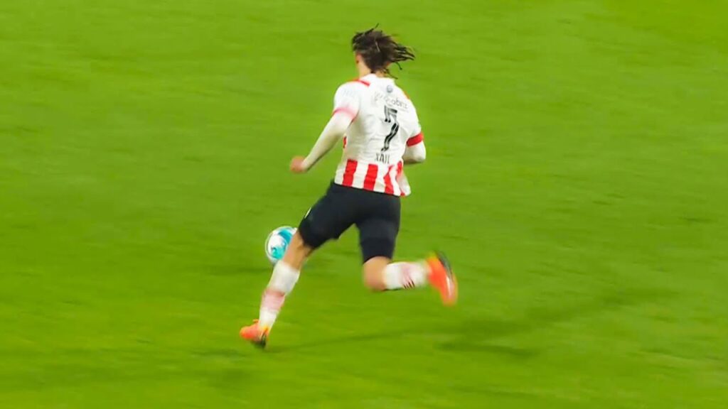 Just Look How Good is Xavi Simons!