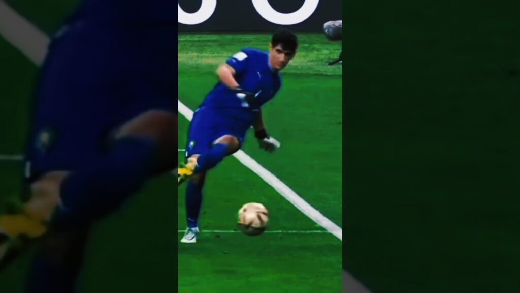 What a great pass made by Yassine Bounou 🤣🥶 #shorts