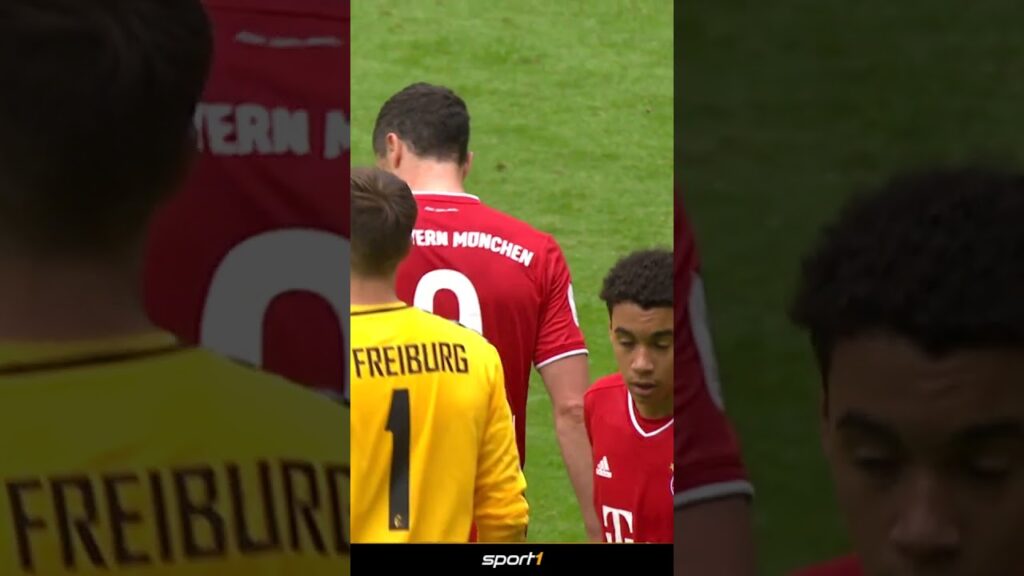 Als Jamal Musiala in der Bundesliga debütierte! 💯 #shorts #bundesligaclassic