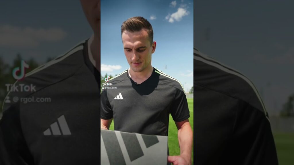 Arek Milik is impressed! 😍#Milik #adidas