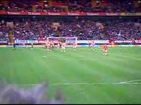 Wayne Hennessey save v Charlton's Halford  29th March 08