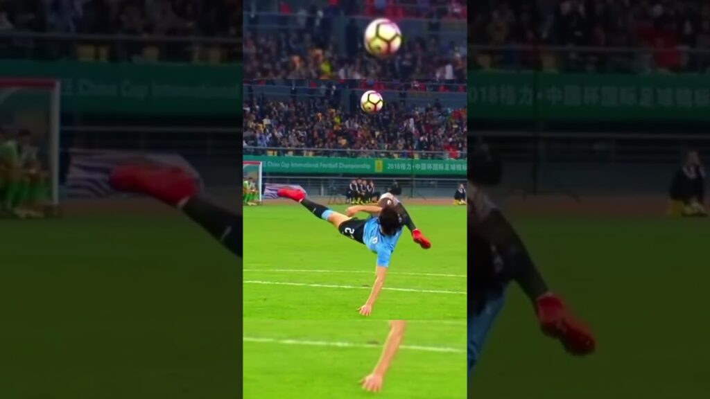 Best Bicycle Kicks in Football ft Luis Suarez, Gareth Bale, Edinson Cavani, Ronaldinho, Ibrahimovic