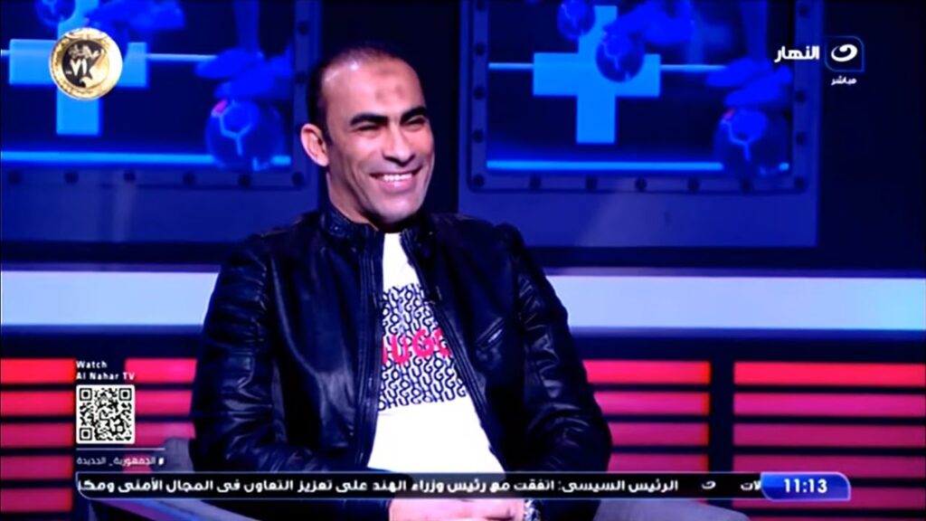 ده بيعيط لما نتعادل" 👀 سيد عبد الحفيظ يبدع في وصف علي معلول ورد قاسي بخصوص شارة القيادة وهذه اللقطة