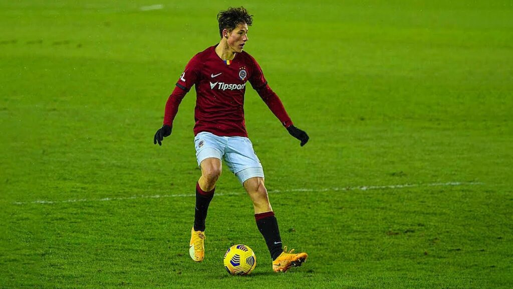 20-year-old Martin Vitík is so GOOD...