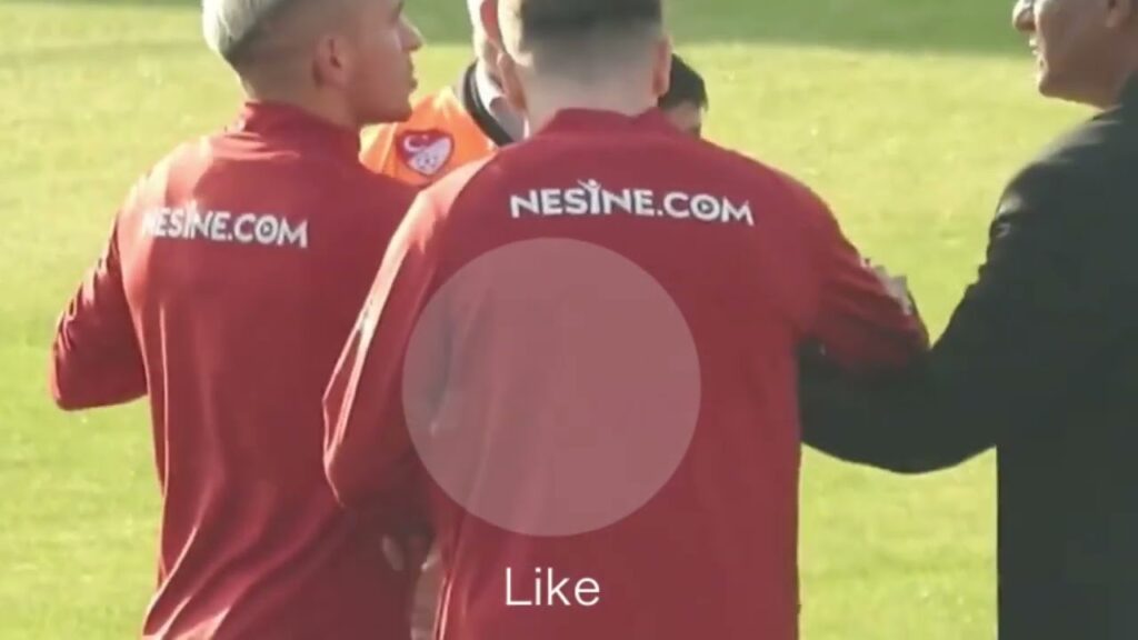 Torreira, Kendisine Koşan Taraftarı Güvenliğin Elinden Aldı / Galatasaray Başakşehir Açık Antrenman