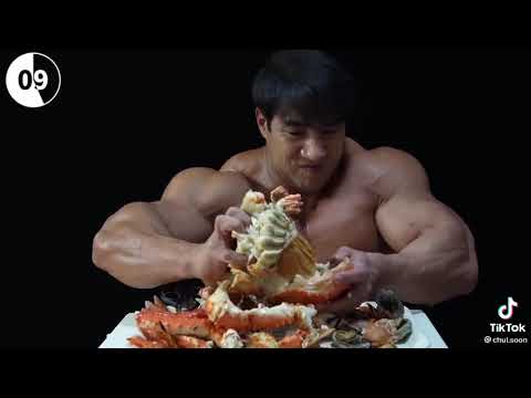 @chulsoon eating crab #bodybuilder #gym #workout
