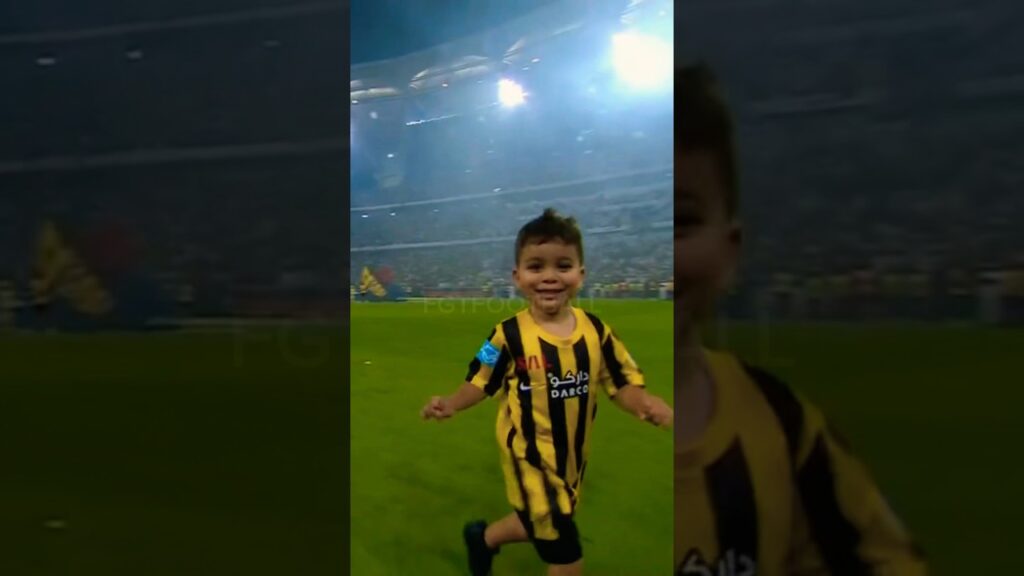 شاهد لطافة ريان إبن حمدالله وهو يطارد الكاميرا 😂❤️