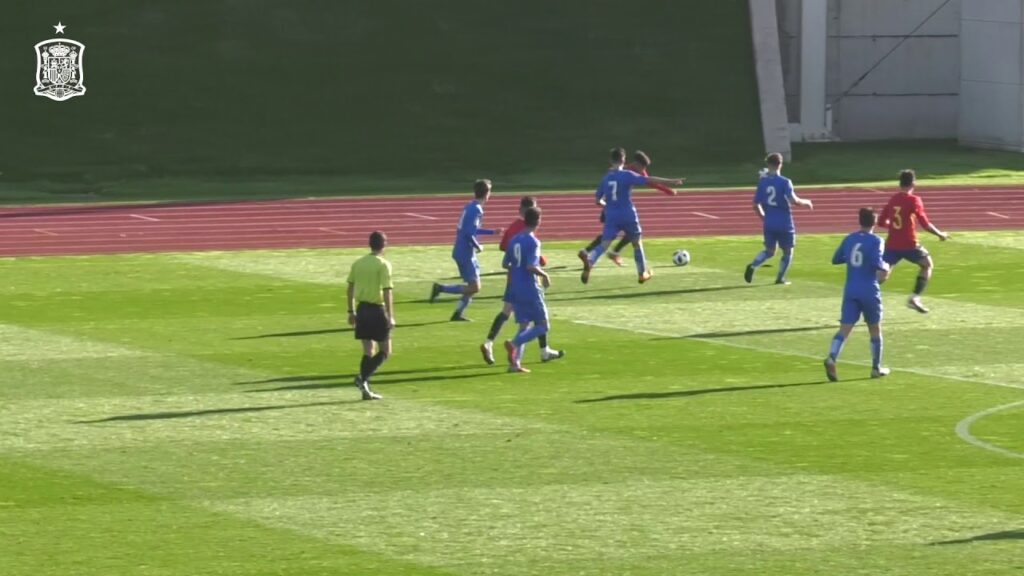 ¡Fíjate en el 7! Así se las gasta Yeremi Pino en un entrenamiento de España Sub-17