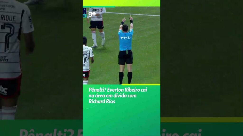 PÊNALTI? ÉVERTON RIBEIRO CAI NA ÁREA EM DIVIDIDA COM RICHARD RÍOS | PALMEIRAS X FLAMENGO |#shorts|ge