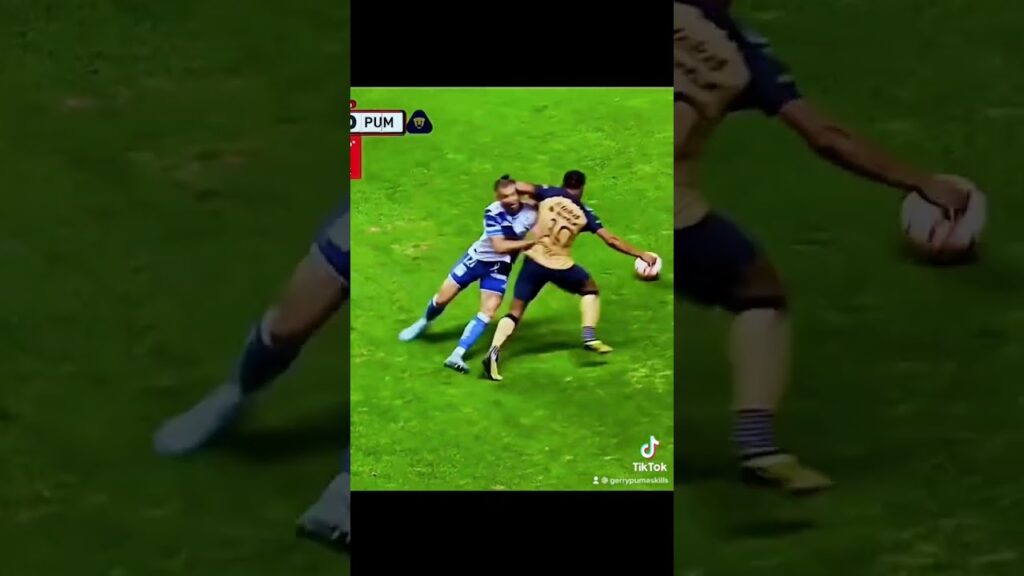 Toto Salvio humilla a Gastón Silva #pumasunam #futbolskills #shorts #ligamx #elastica