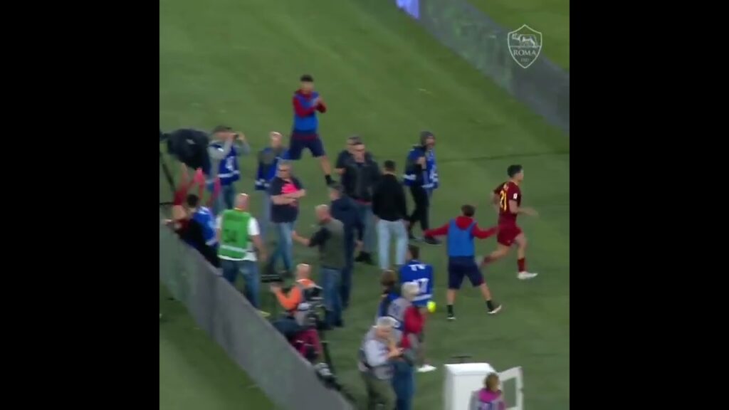 Nicola Zalewski 🔥🤣 celebration of Dybala's goal against Spezia / Roma vs. Spezia / Serie A 2022/23