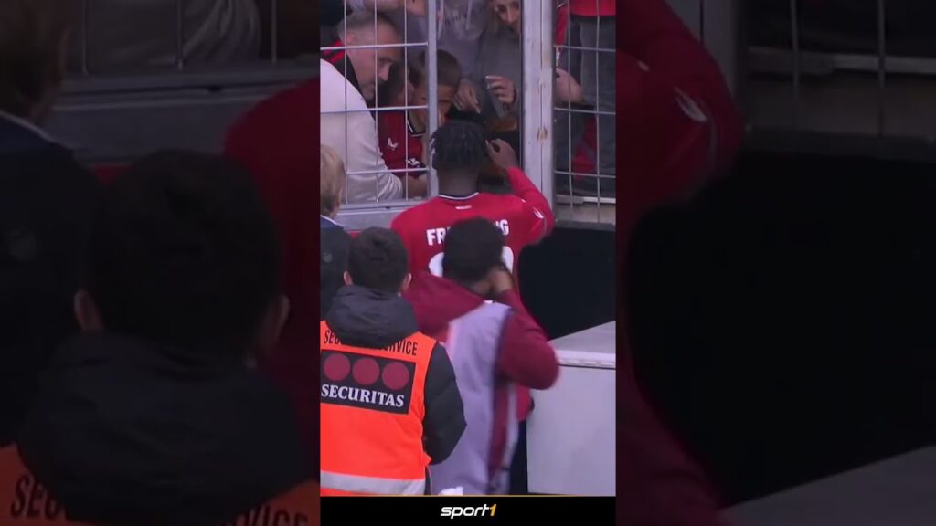 Ehrenmann Frimpong! 👏 #shorts #bundesliga