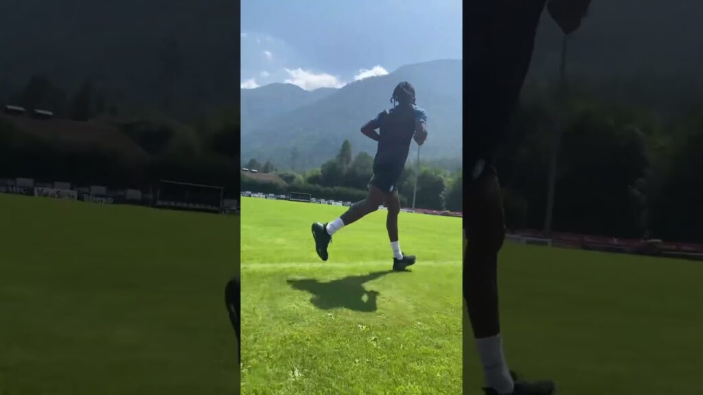 Zambo Anguissa a repris la course avec le Napoli