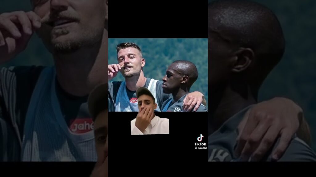 مشجع هلالي يتكلم عن صورة سافيتش مع لاعبين الهلال ويشرح وضع سعود عبدالحميد 😂💙