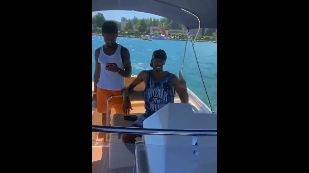 - 🎥 "‏ناصر الدوسري ، حمد اليامي ، محمد كنو" وخليفة خلال الإجازة 🌊