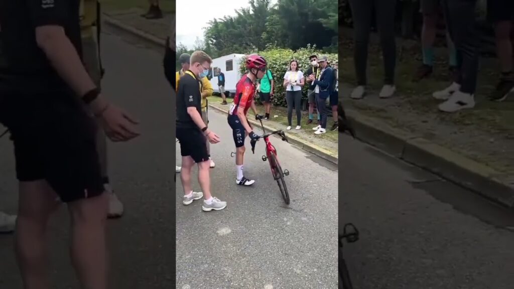 La Caída de Carlos Rodríguez después de terminar una etapa, desde otro punto de vista. Tour 2023