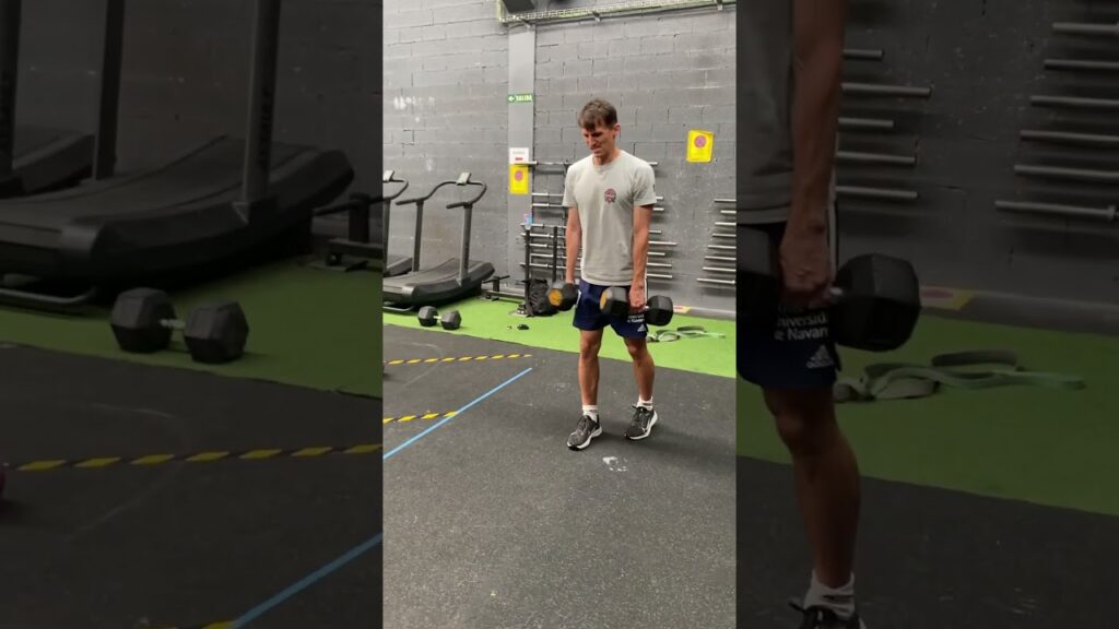 Nogometaš Ante Budimir - mrtvo dizanje na ravne noge s bučicama