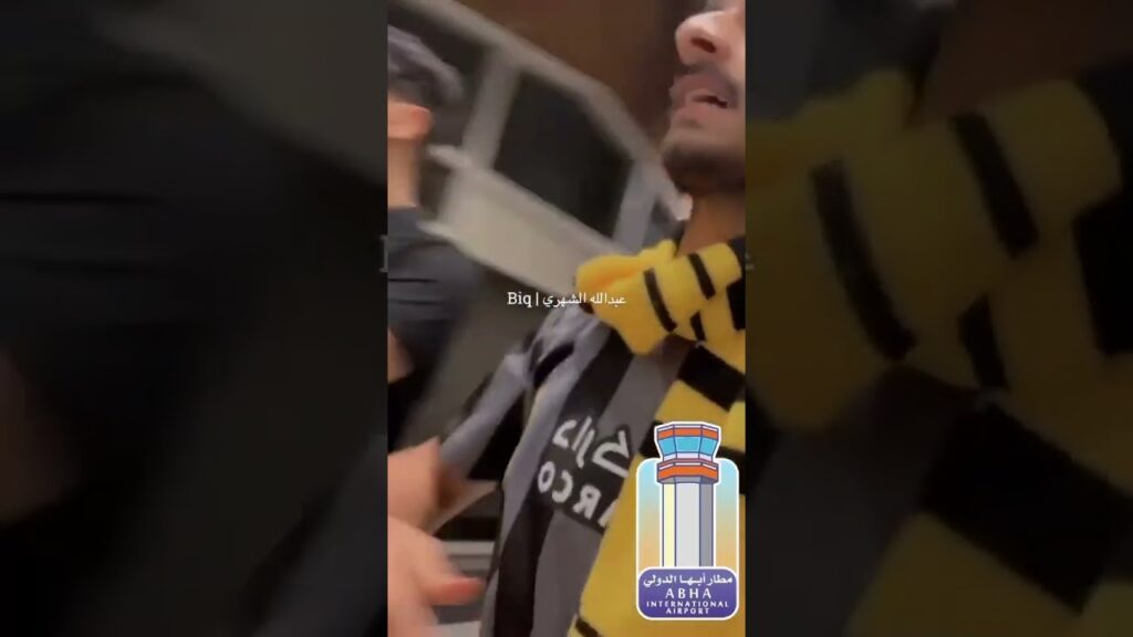 مشجع إتحادي مع البليهي بعد فوز الاتحاد بالدوري 😂💛