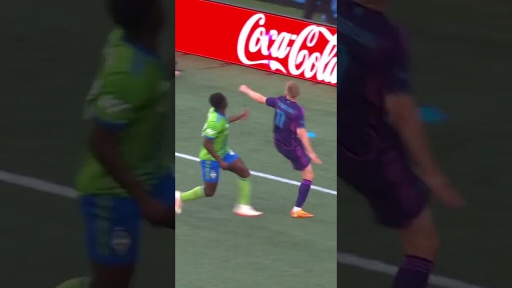 Crazy assist from Swiderski 🇵🇱 #shorts