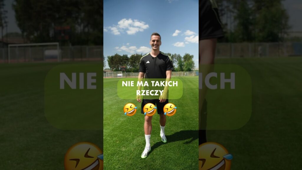 Arek Milik vs pizza z ananasem 😂