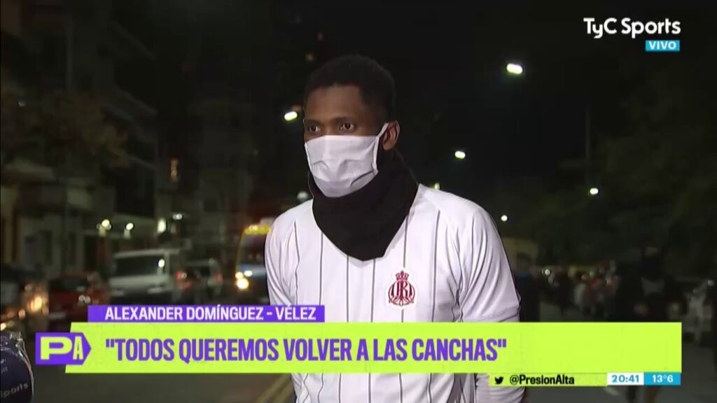 Vélez: Alexander Domínguez, entre los runners de Parque Chacabuco