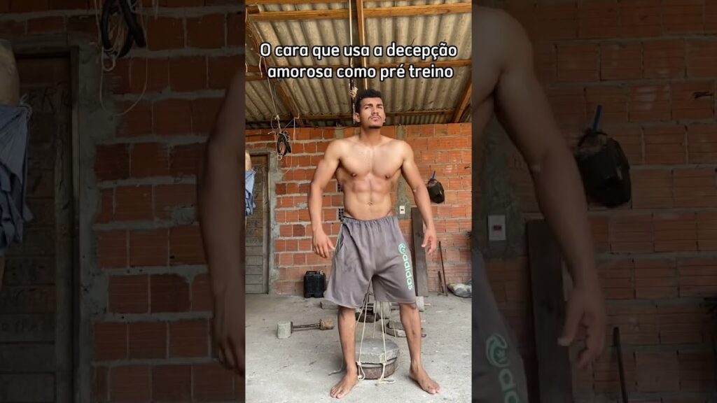 O cara que treina por ser c@rno 🍷🗿 #shorts #treinoemcasa