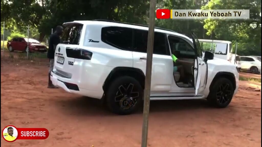 Check it out! Andre Ayew’s luxurious car drove to Legon for the All-Stars match. Check it out! Andre Ayew's luxurious car drove to Legon for the All-Stars match.