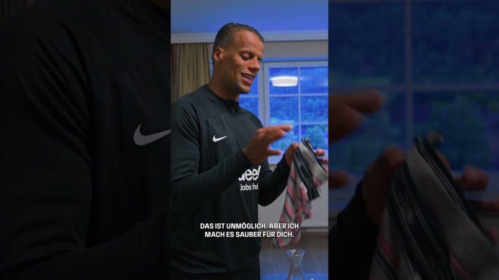 Oh mein Gott! Chandler präsentiert Unterhose von Aaronson 🩲