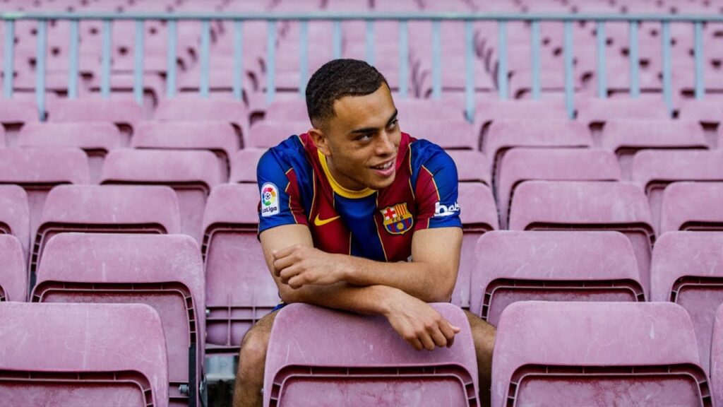 "I always follow my dreams" | DEST arrives at Barça! 💙❤️