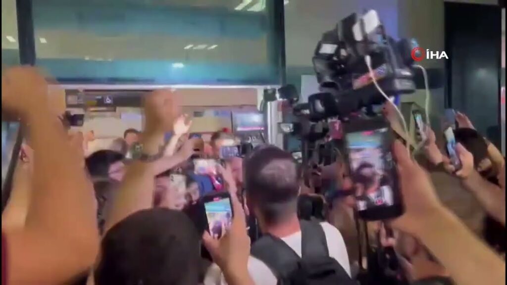 Trabzonspor'un yeni transferleri Orsic ve Fernandez'e coşkulu karşılama