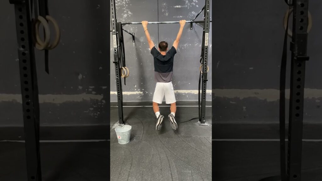 Nogometaš Ante Budimir - zgibovi 3x8