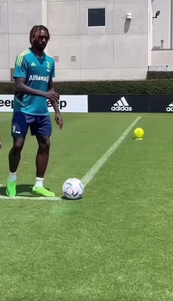 Neymar skills, he made that look TOO EASY.Quem sabe sabe.