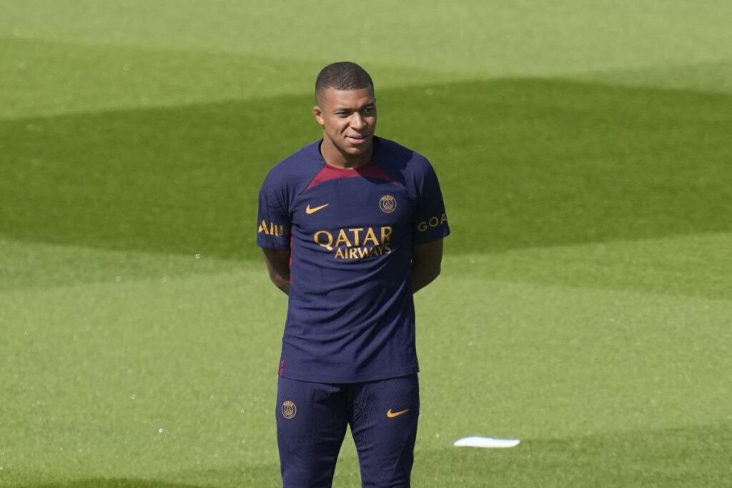 Kylian Mbappe's insane wage breakdown if he accepts Al-Hilal contract offer. How does Mbappe's contract offer compare to Cristiano Ronaldo's? Kylian Mbappe in hysterics as NBA star Giannis Antetokounmpo cracks joke about Al-Hilal salary, while LeBron James joins in