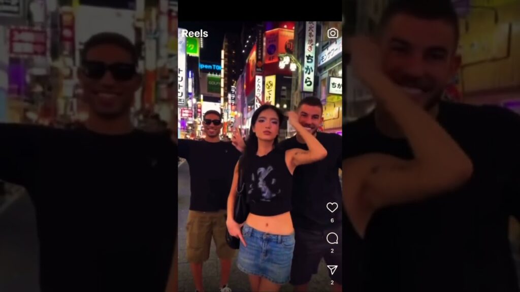 Achraf Hakimi and Lucas Hernandez photobomb fan