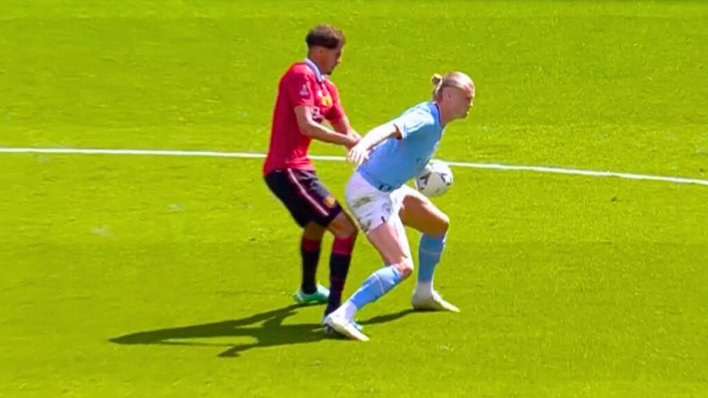 Haaland is not breaking down! vs Varane and Man United 🔥