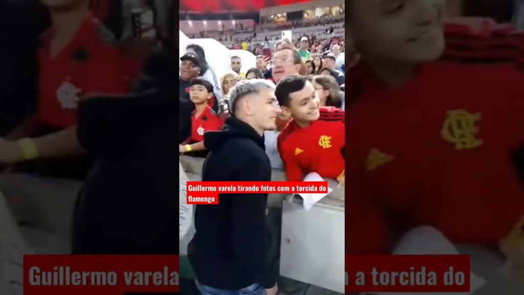 Guillermo varela com a torcida do flamengo no Maracanã