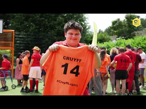 🎬 Cruyff Court Aaron Ramsey