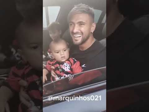 ARRASCAETA PARANDO PRA DAR ATENÇÃO AO SEU MINI-XARÁ NO NINHO DO URUBU! #shorts #flamengo #arrascaeta ARRASCAETA PARANDO PRA DAR ATENÇÃO AO SEU MINI-XARÁ NO NINHO DO URUBU! #shorts #flamengo #arrascaeta