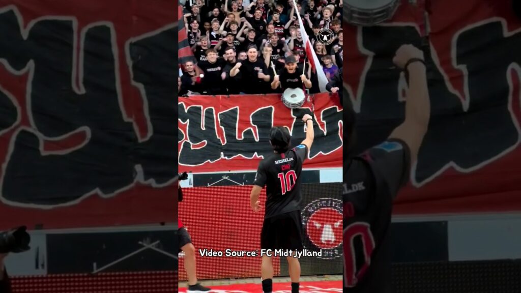 경기 종료 후 팬들과 세레머니하는 조규성!(데뷔골 장면)