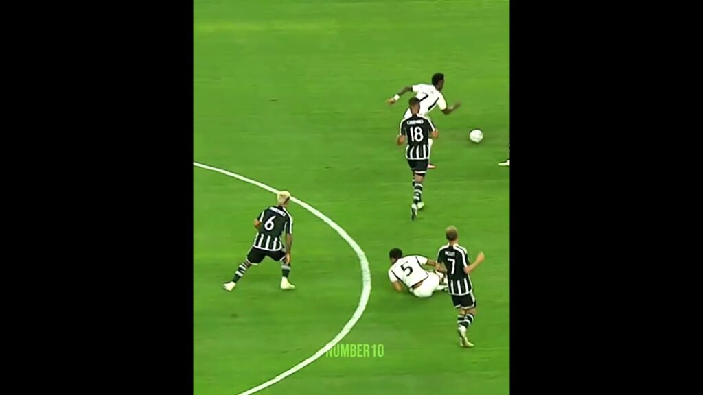 Lisandro Martínez vs Bellingham