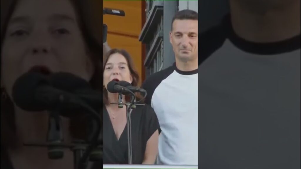 ¡Confundieron a Scaloni con Leo Messi!