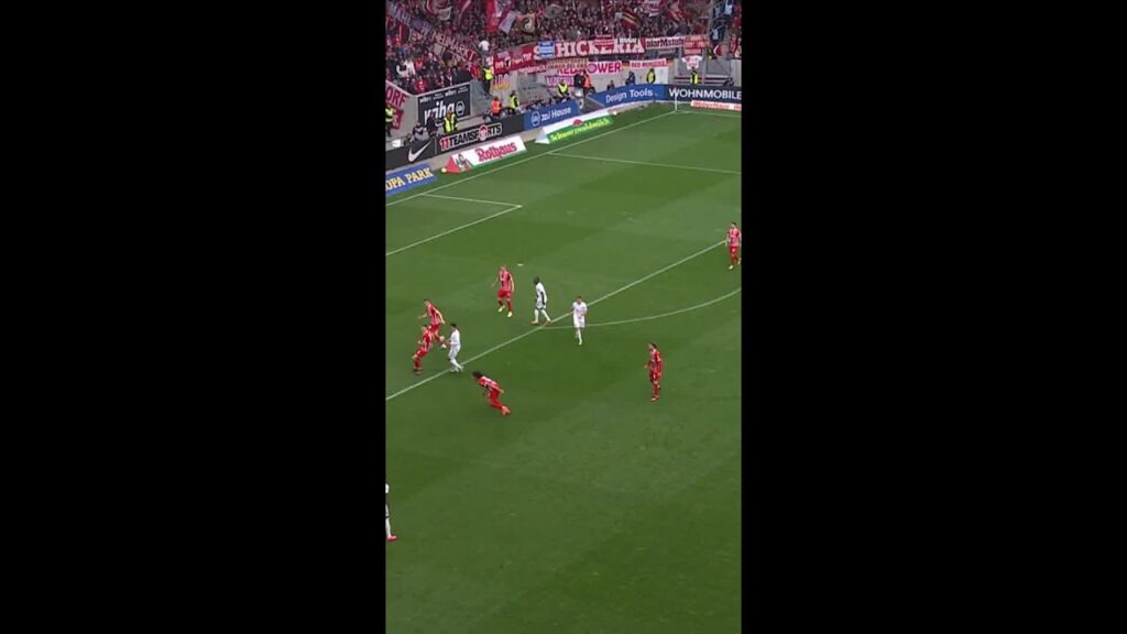 De Ligt schweißt die Kugel rein! 😳 #shorts #bundesliga #fußball