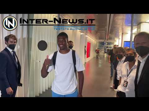 Denzel Dumfries è arrivato a Milano