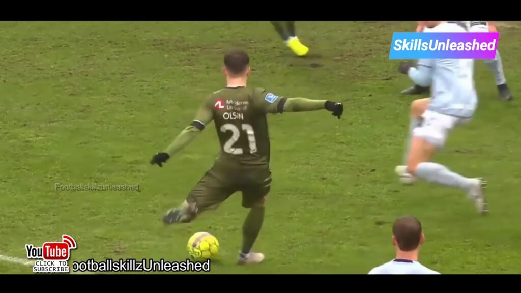 Barcelona watching young Dane Andreas Skov Olsen