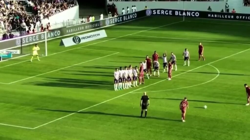 Paulo Dybala stunning Freekick vs Toulouse