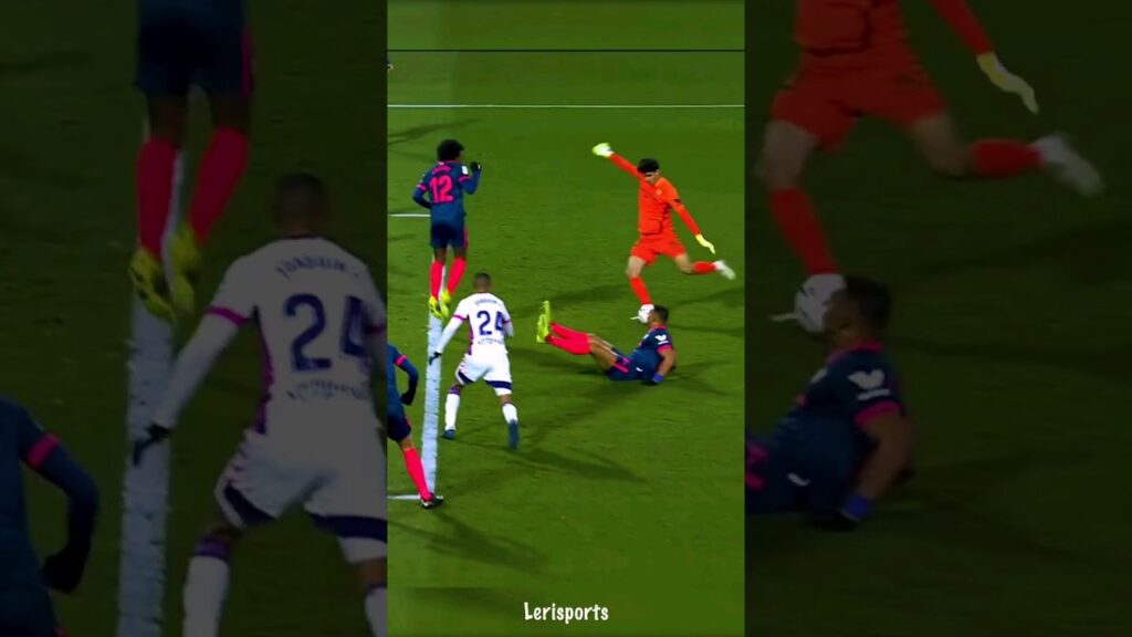 When Yassine Bounou scored last minute equaliser⚽️🥅 #shorts