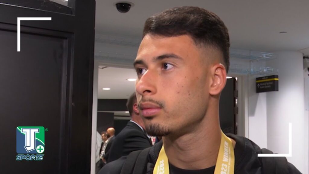 Gabriel Martinelli celebra primeiro título no Arsenal: "A gente nunca esquece"