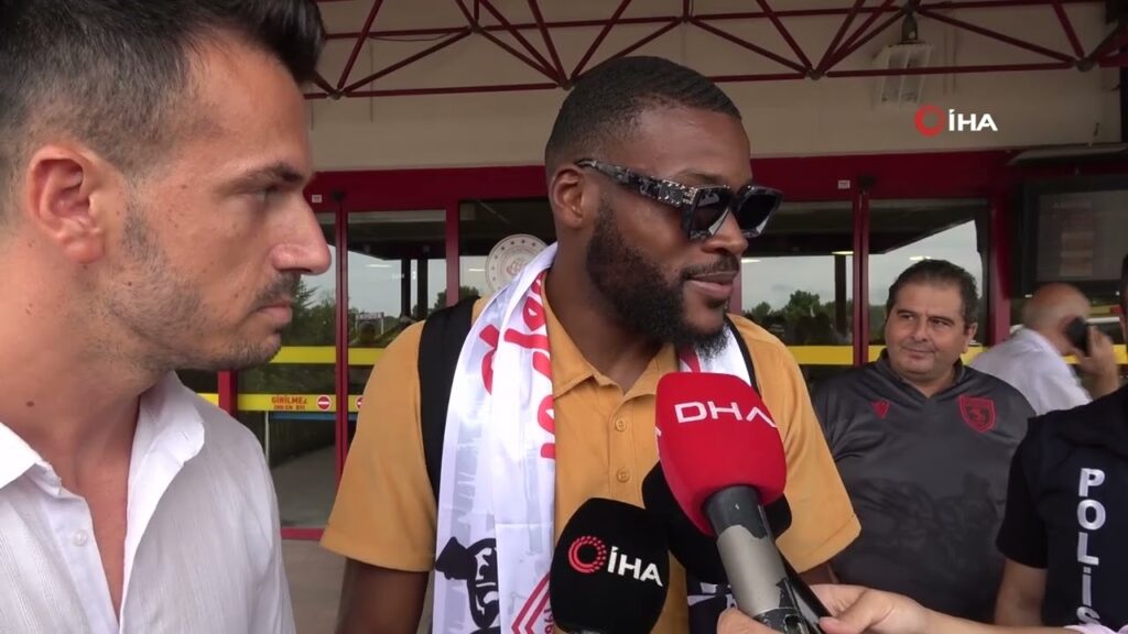 Samsunspor’un yeni yıldızı Ntcham havalimanında karşılandı